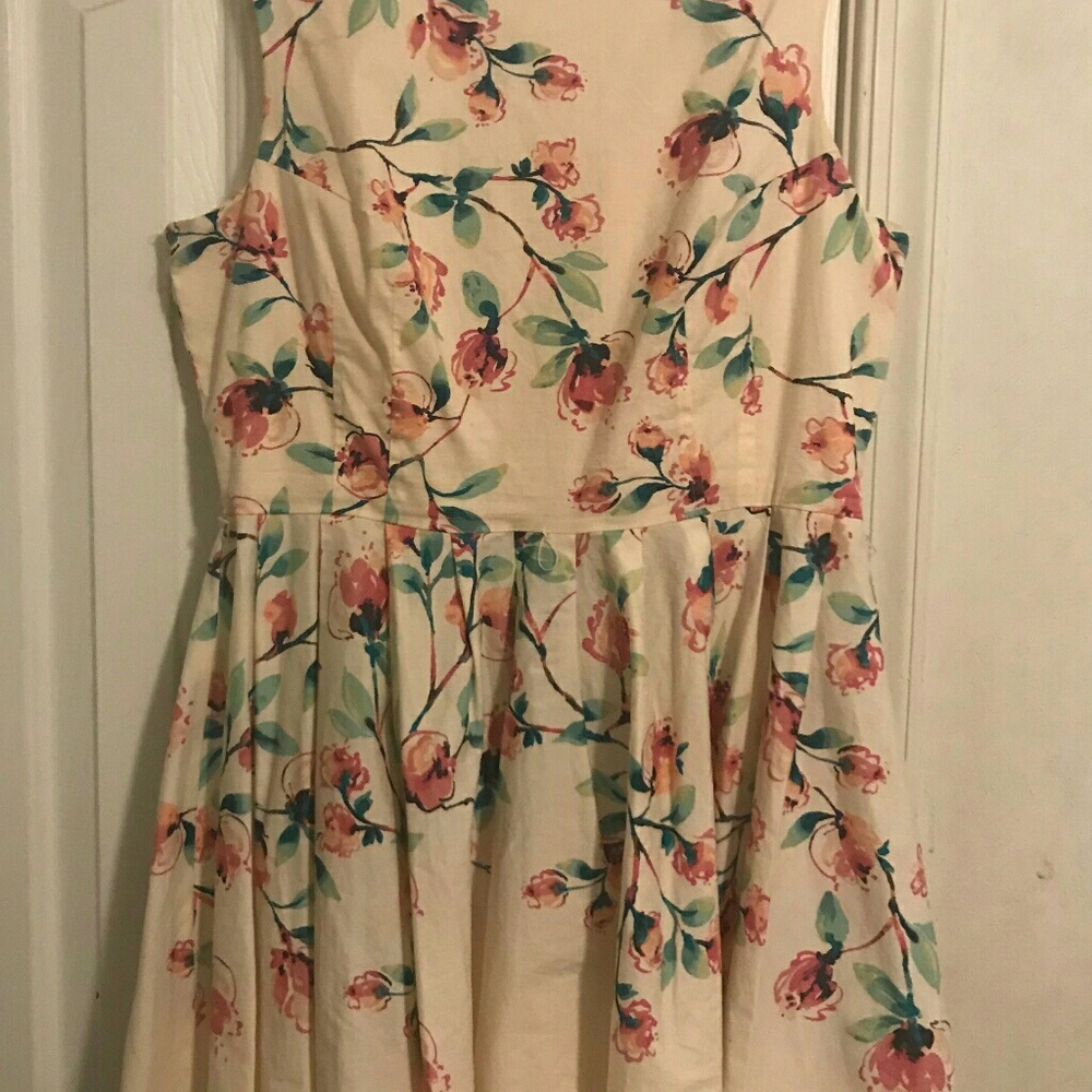 Floral flowy dress size 14